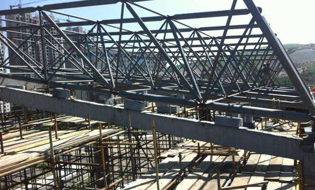 昆明简述网架公司的黑色压型钢板的吊装步履